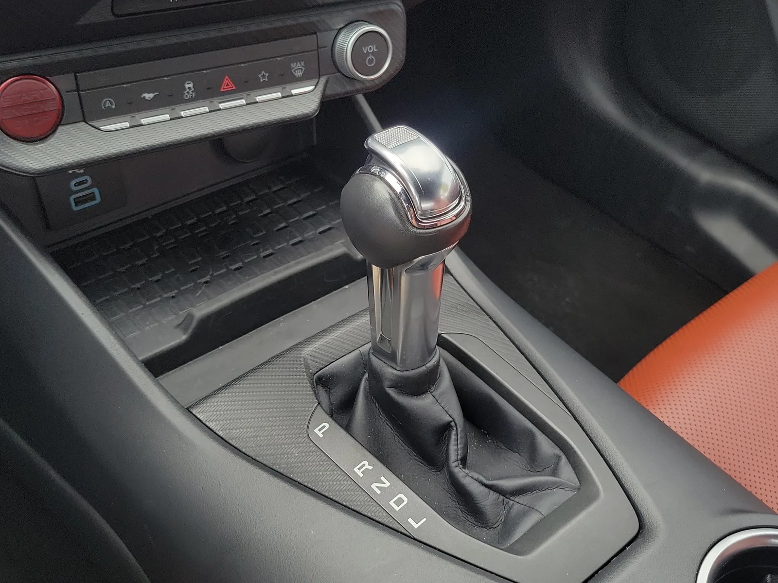 2024 Ford Mustang EcoBoost photo 18