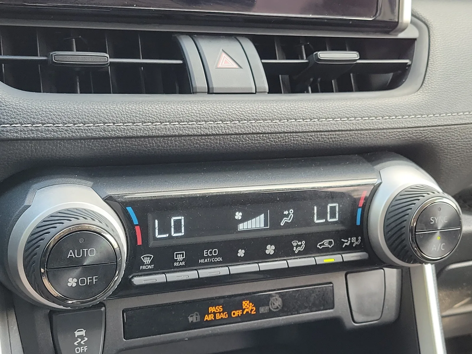 2023 Toyota RAV4 Hybrid XLE photo 32