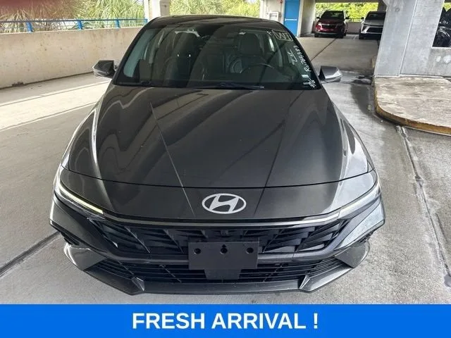 2024 Hyundai Elantra Limited photo 19