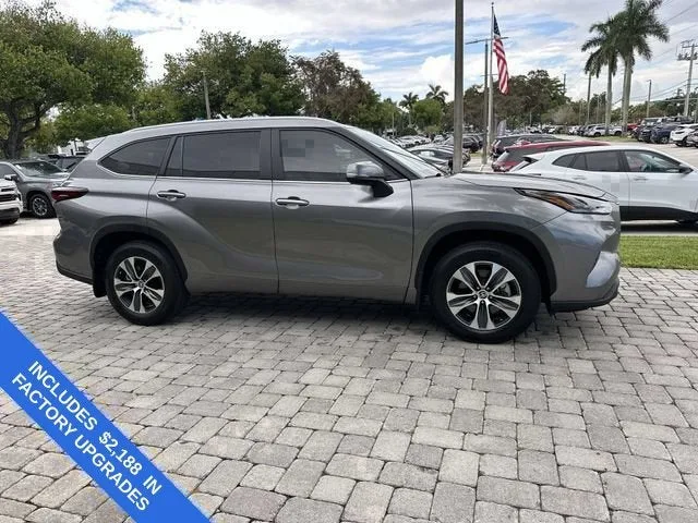 2025 Toyota Highlander LE photo 15