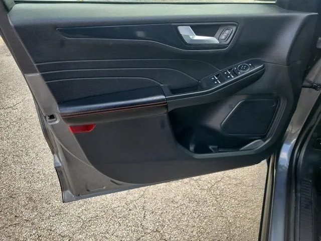 2025 Ford Escape ST-Line photo 19