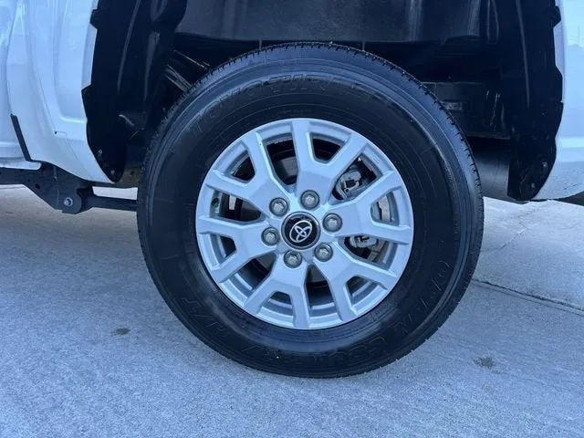 2024 Toyota Tacoma 2WD SR5 photo 11