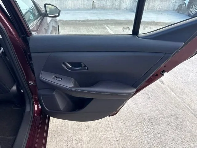 2025 Nissan Sentra SV photo 14