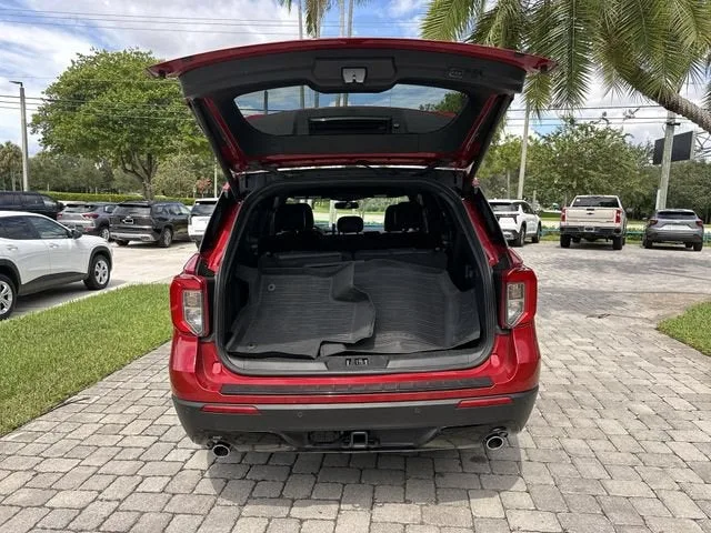 2023 Ford Explorer ST-Line photo 28