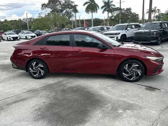 2025 Hyundai Elantra SEL Sport photo 19