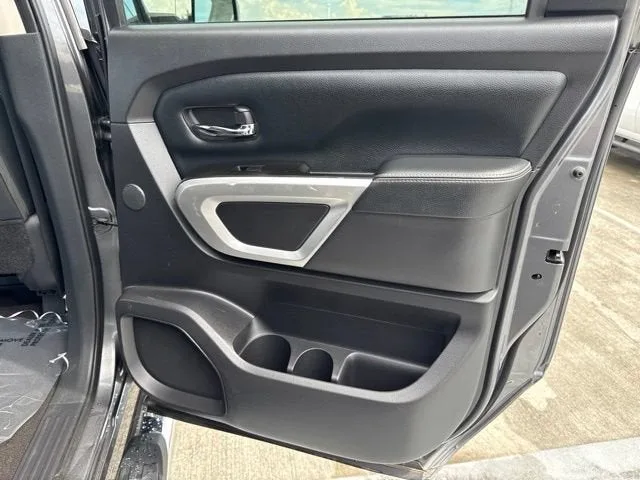 2019 Nissan Titan XD PRO-4X photo 12