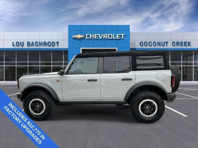 2023 Ford Bronco Base photo 5