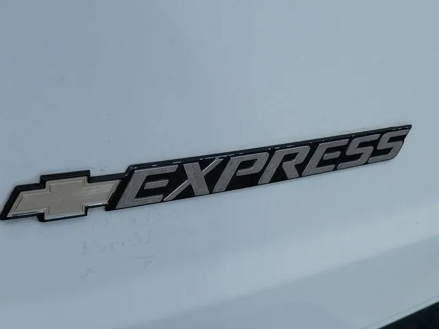 2019 Chevrolet Express Passenger 3500 LT photo 10