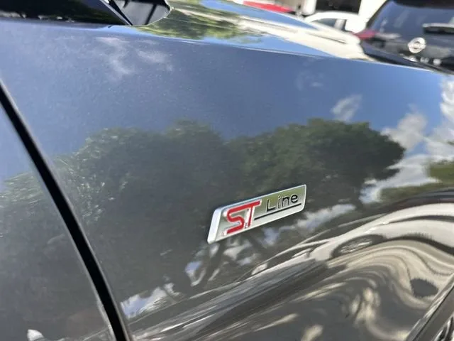 2025 Ford Explorer ST-Line photo 12