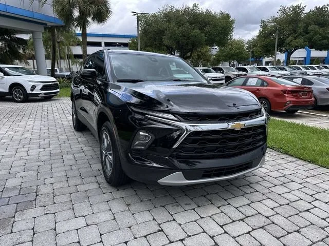 2025 Chevrolet Blazer 2LT photo 17