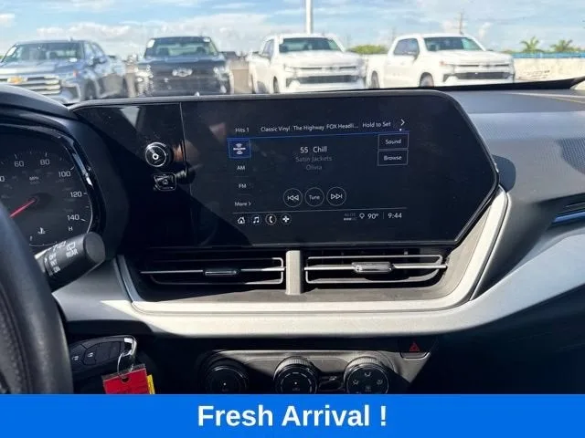 2025 Chevrolet Trax LS photo 7