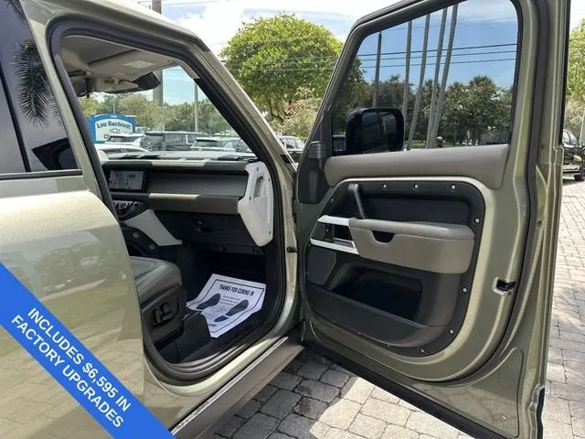 2020 Land Rover Defender HSE photo 23