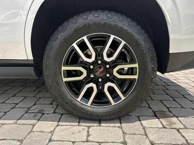 2023 GMC Yukon AT4 photo 11