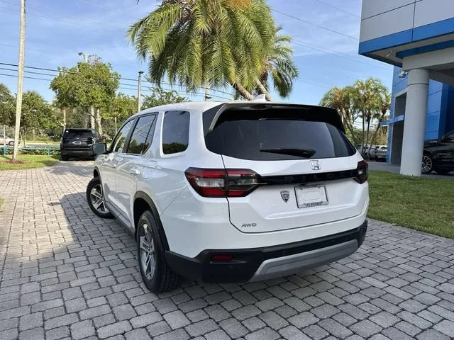 2023 Honda Pilot EX-L 7 Passenger photo 12