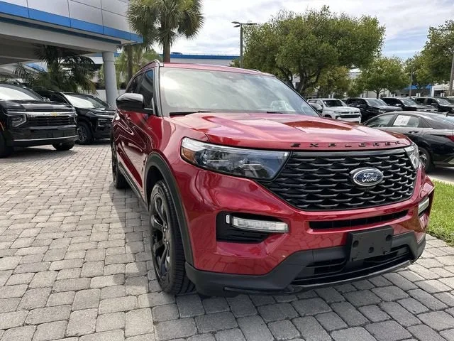 2023 Ford Explorer ST-Line photo 17