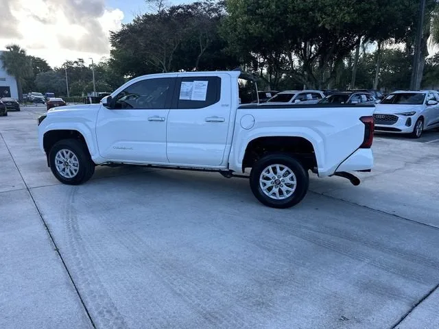 2024 Toyota Tacoma 2WD SR5 photo 32