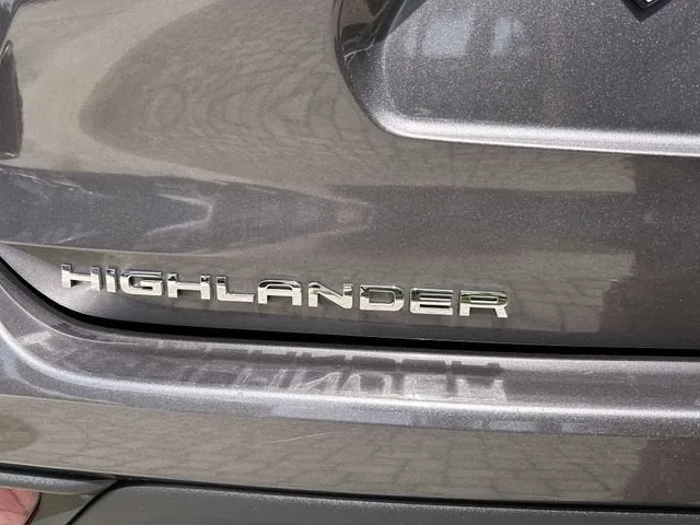 2024 Toyota Highlander LE photo 37