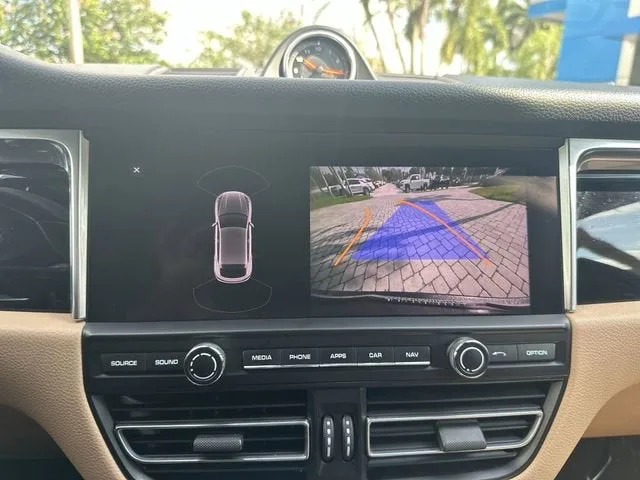 2020 Porsche Macan 4DR AWD photo 24
