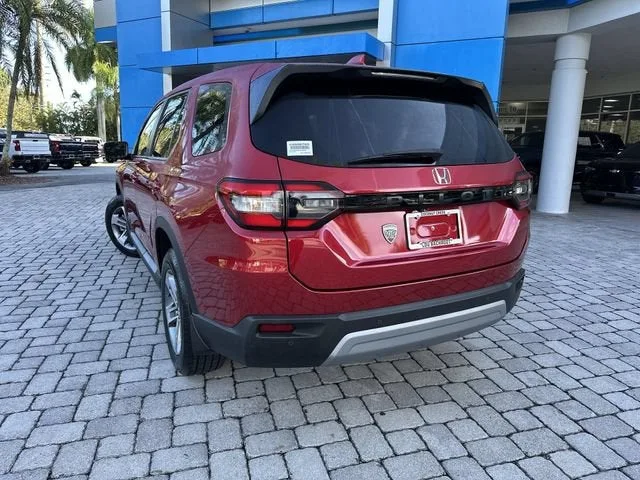2024 Honda Pilot EX-L 7 Passenger photo 12