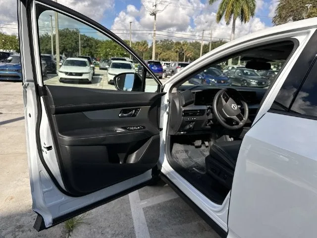 2025 Nissan Murano SL photo 22