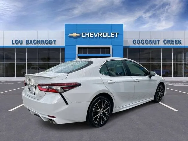 2024 Toyota Camry SE photo 8
