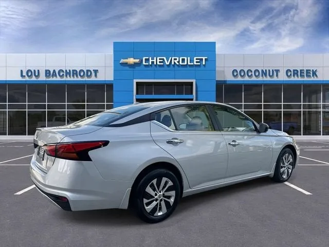 2025 Nissan Altima S photo 8