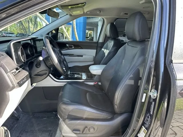 2023 Kia Carnival EX photo 30