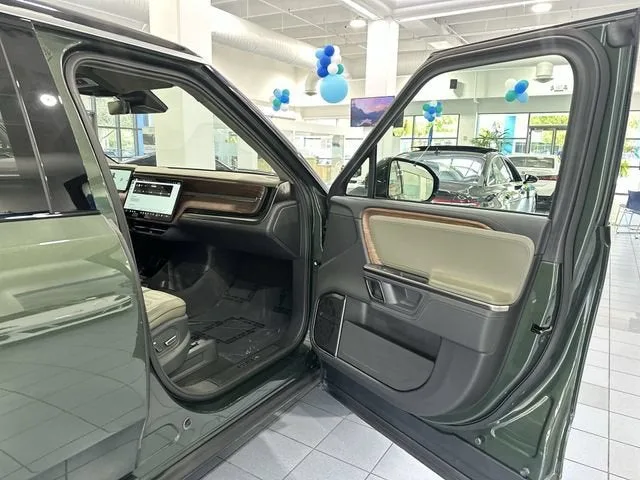 2023 RIVIAN R1S Adventure photo 22