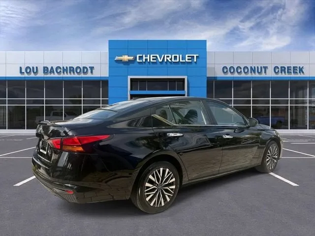 2025 Nissan Altima SV photo 8