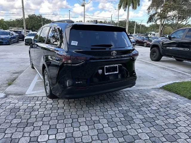 2026 Toyota Sienna XLE photo 35