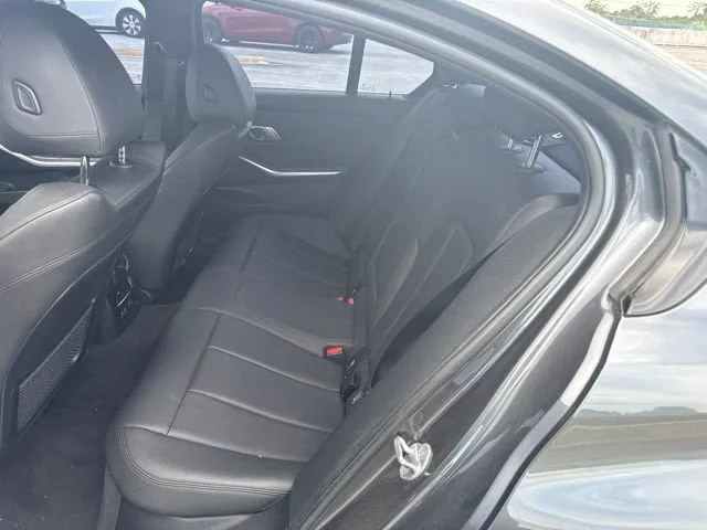 2019 BMW 3 Series 330i photo 3