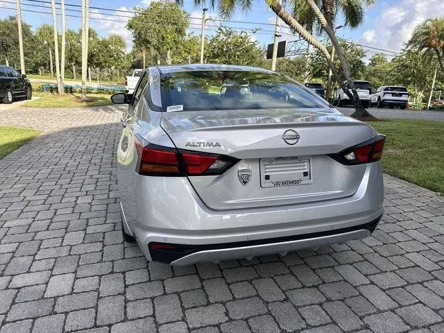 2025 Nissan Altima S photo 34