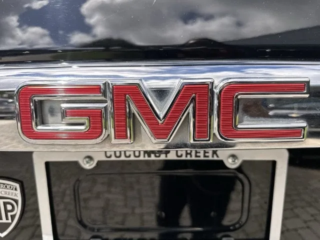 2019 GMC Yukon Denali photo 10