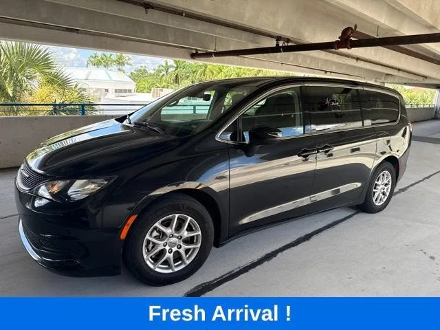 2023 Chrysler Voyager