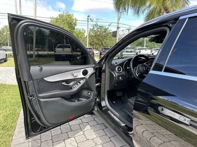 2022 Mercedes-Benz GLC GLC 300 photo 22