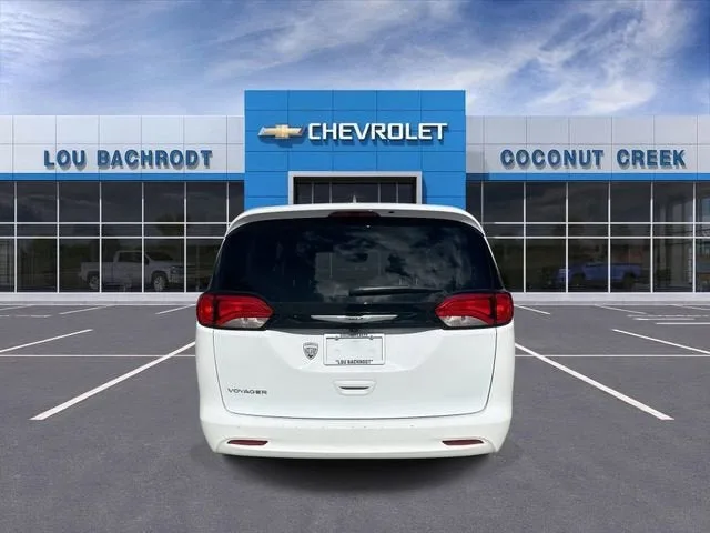 2023 Chrysler Voyager LX photo 7
