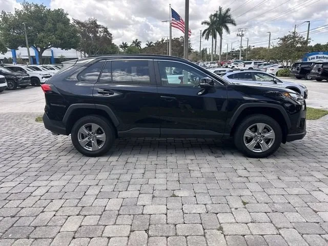 2024 Toyota RAV4 XLE photo 14