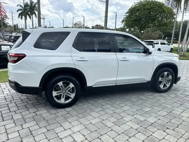 2023 Honda Pilot EX-L 8 Passenger photo 18