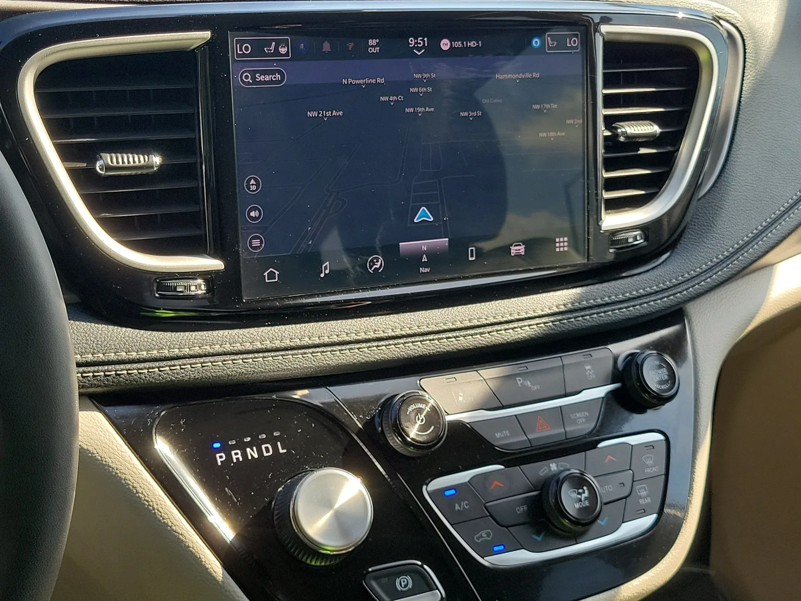 2024 Chrysler Pacifica Hybrid Select photo 27