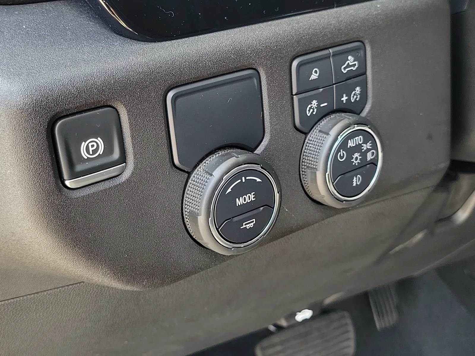 2025 Chevrolet Silverado 1500 RST photo 13