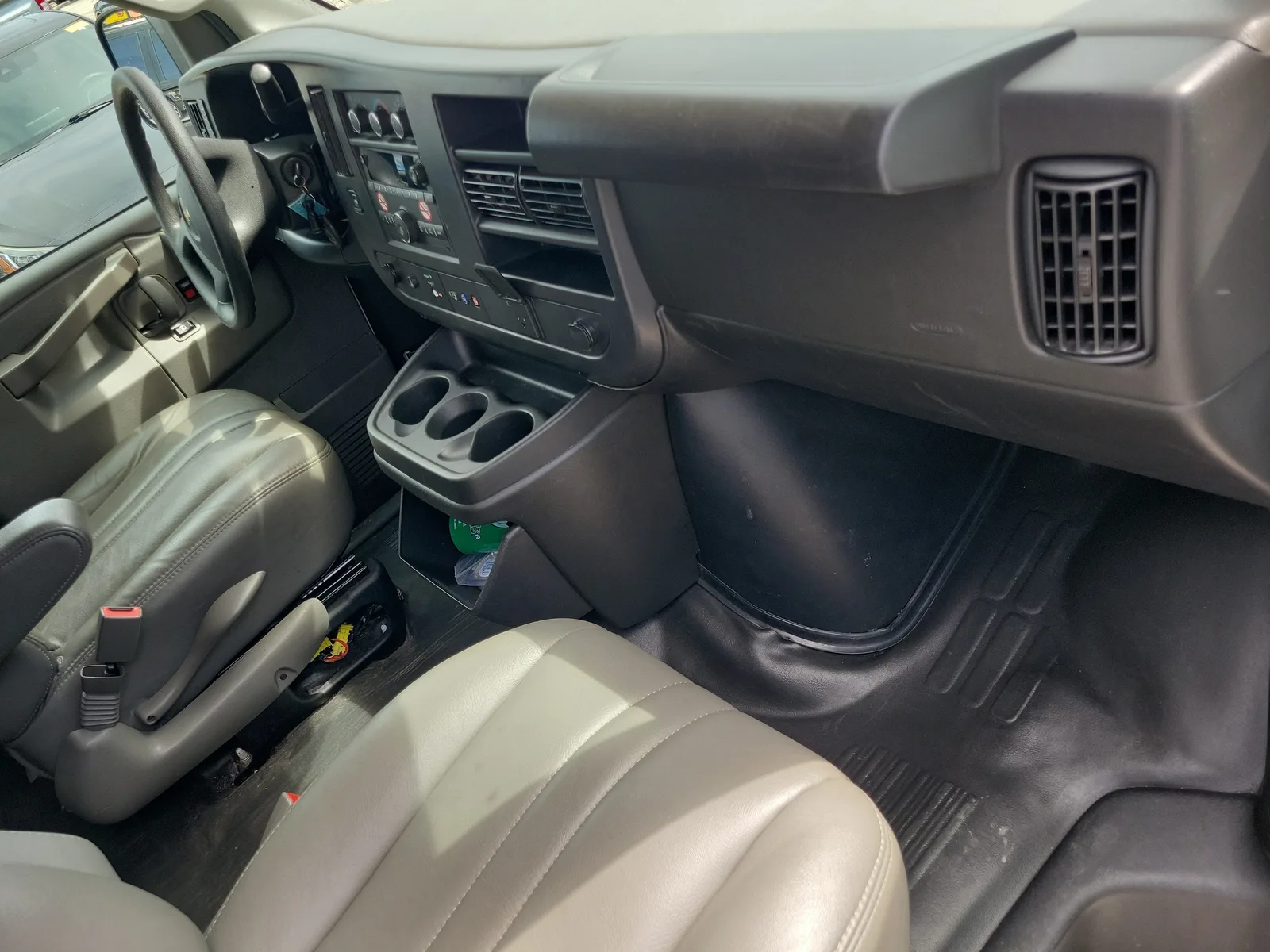 2025 Chevrolet Express Cargo WT photo 9