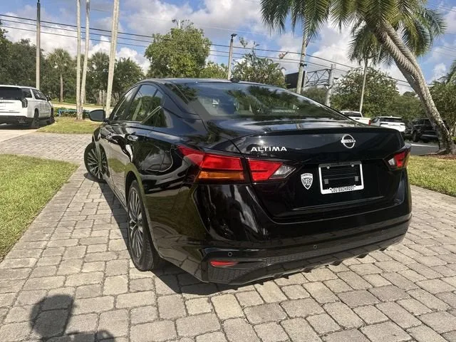 2025 Nissan Altima SV photo 12