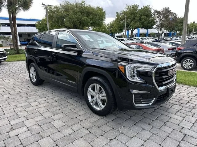 2024 GMC Terrain SLE photo 16