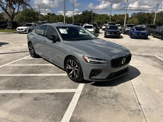 2024 Volvo S60 Plus Dark Theme photo 17