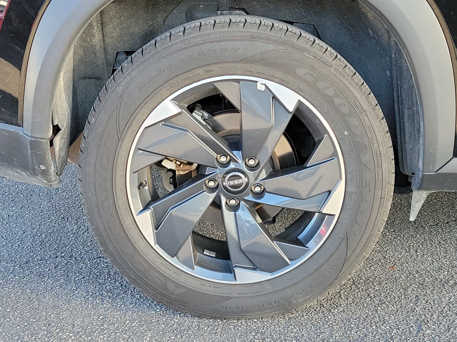 2025 Nissan Rogue SV photo 2