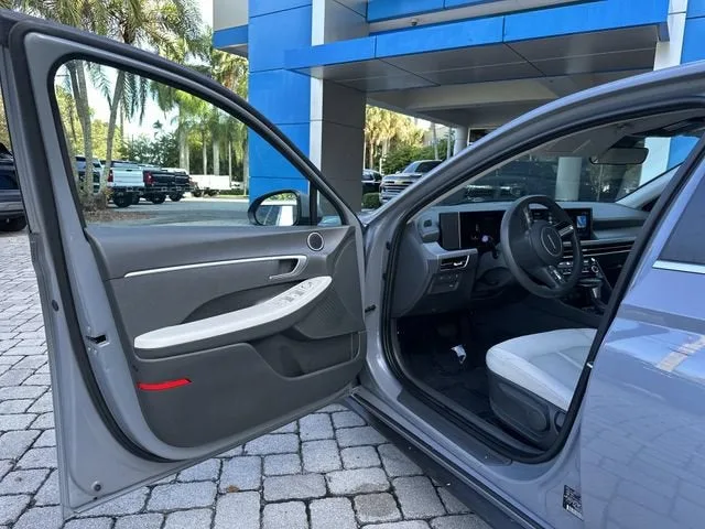 2025 Hyundai Sonata SE photo 22