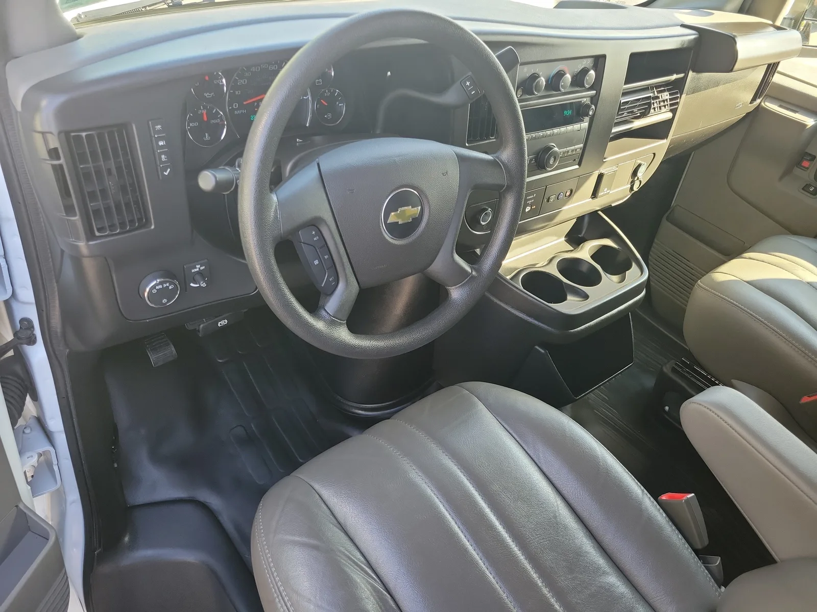 2025 Chevrolet Express Cargo WT photo 19