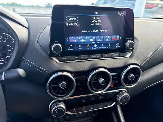 2025 Nissan Sentra SV photo 7