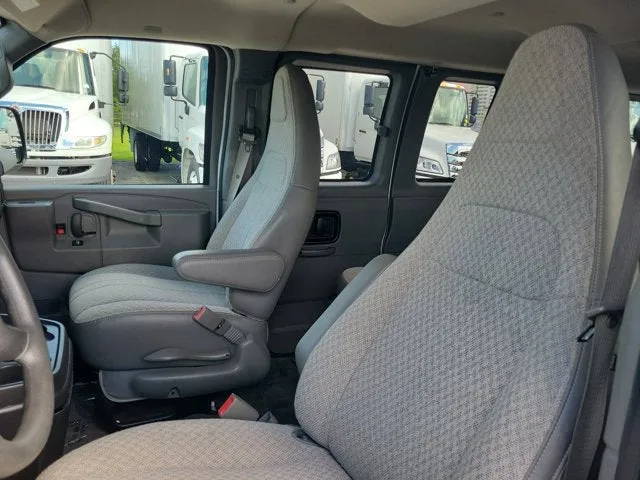 2019 Chevrolet Express Passenger 3500 LT photo 19