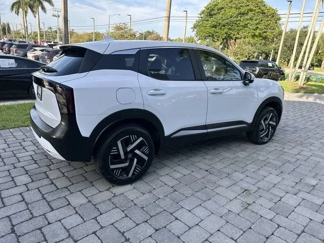 2025 Nissan Kicks SV photo 37